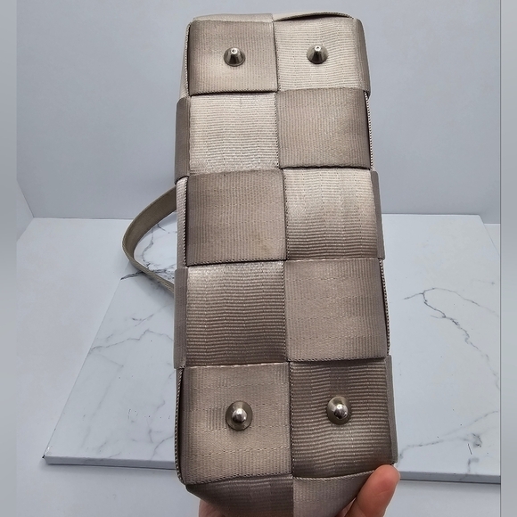 Harveys | Y2K tan beige woven seat belt strap mini shoulder bag purse - Picture 4 of 13